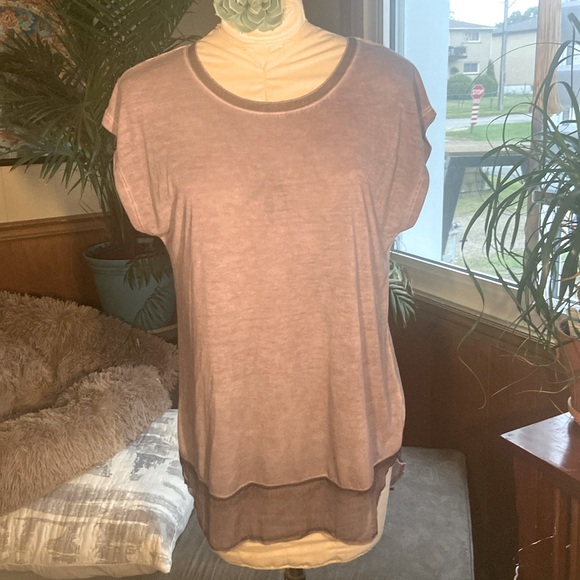 Dusty purple T-shirt size M with beautiful bottom and neck trim. BNWT. - Picture 1 of 9